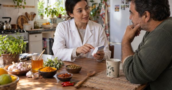 Cinco “antibióticos naturales” populares: qué pueden aportar y qué no