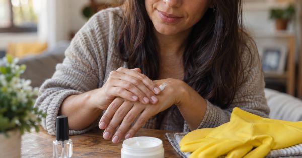 Uñas que se quiebran: qué conviene saber antes de probar un endurecedor casero